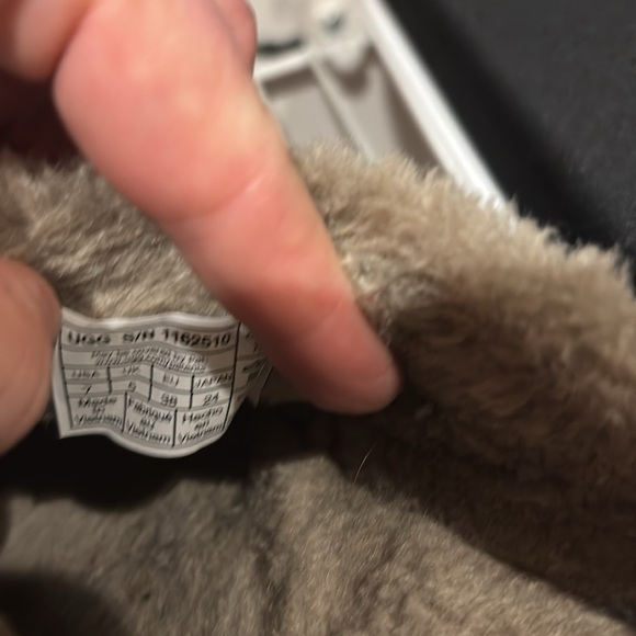 UGG new Heights cozy clog. Size 7, worn twice like new condition. - Picture 3 of 4